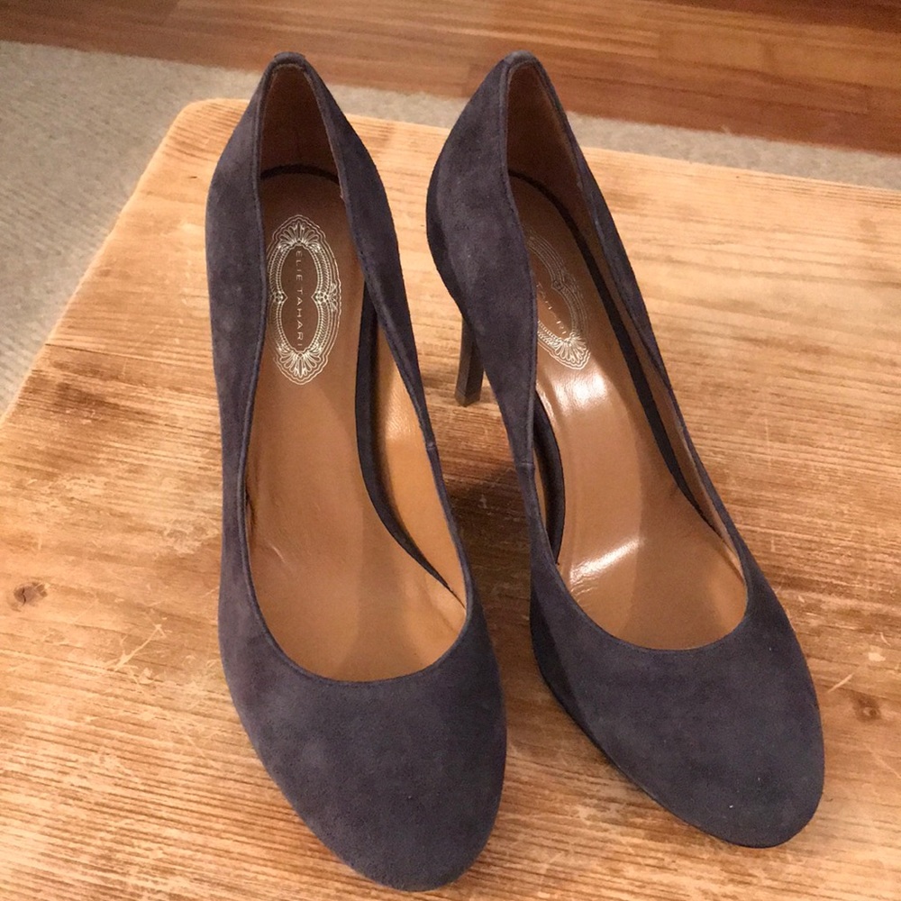 Elite Tahiti grey suede pump size 8.5